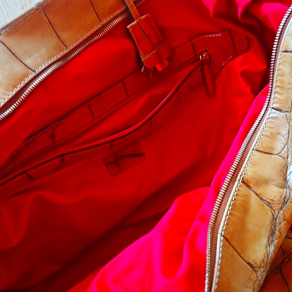 Dooney & Bourke travel bag. - Picture 2 of 8